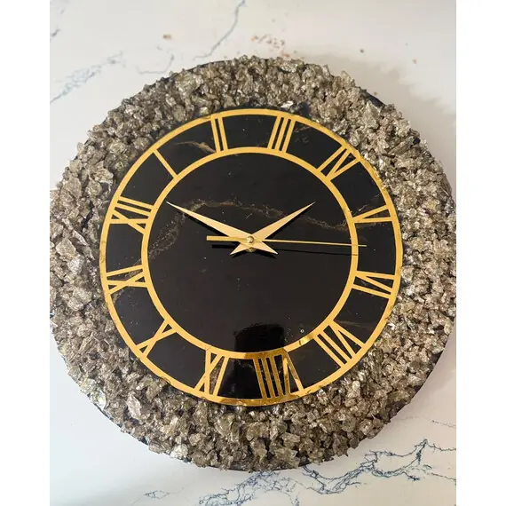 BLACK RESIN CLOCK